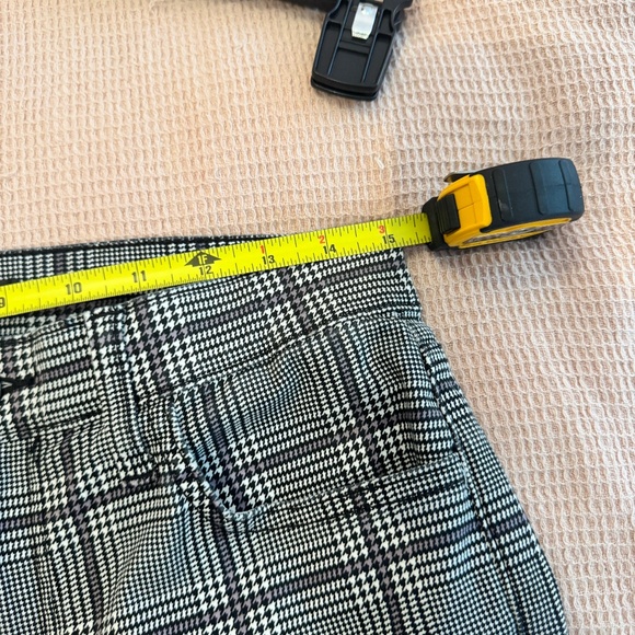 Joe’s Women’s Callie High Rise Cropped Bootcut Plaid Pants — Gray - Picture 5 of 6